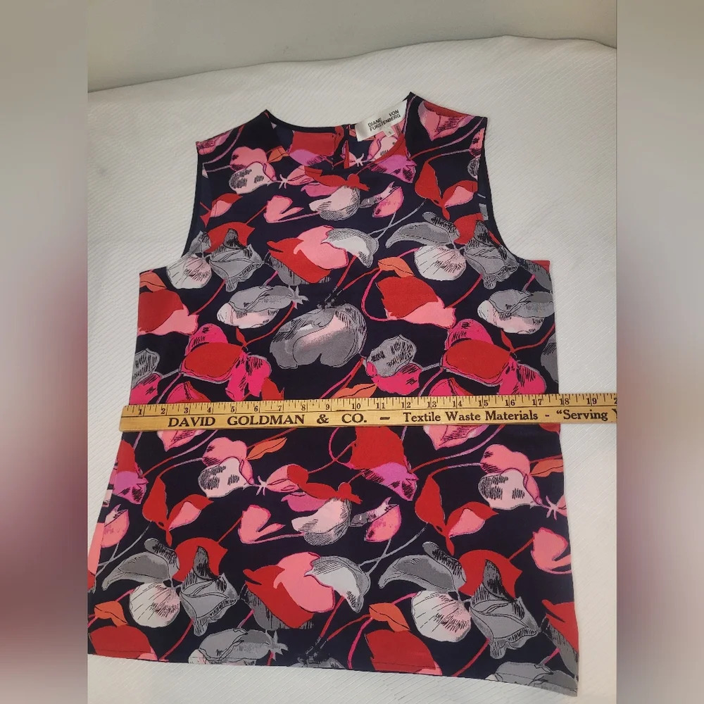 Diane Von Furstenberg Floral Lips Sleeveless Blouse sz S 13958DVF - Picture 5 of 9